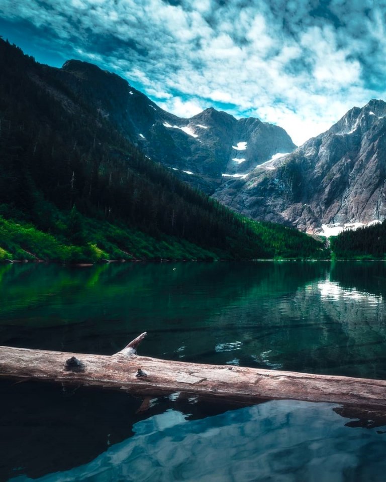 Отражения в озерах Канады