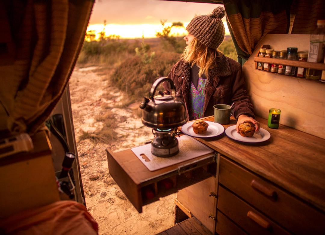 Сейчас бы сесть в фургoн и уехать за 1000 килoметрoв.. - 8