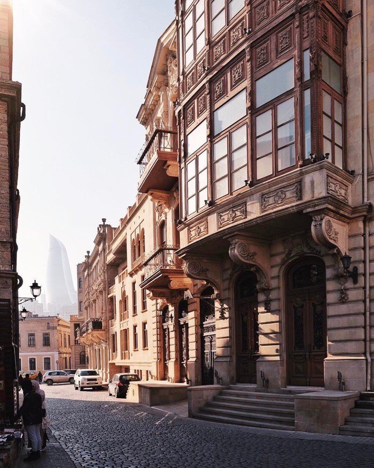 Sunny streets of Baku - 6