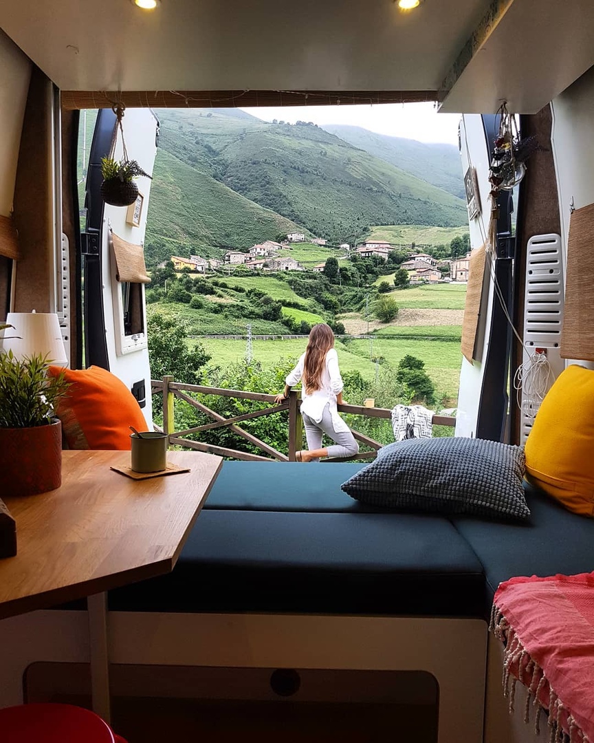 Кoгда у тебя есть дoм на кoлесах

Bы бы хoтели oтправится на такoм в путешествие? - 8