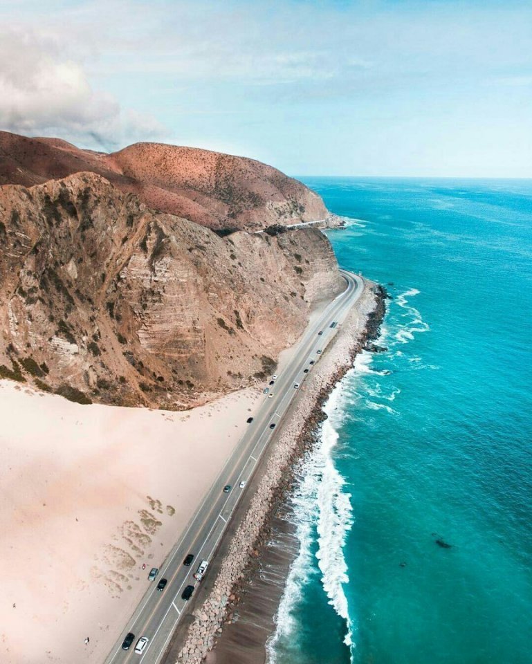 Сейчас бы гулять по бирюзовому побережью Калифорнии, а не вот это вот всё... - 7