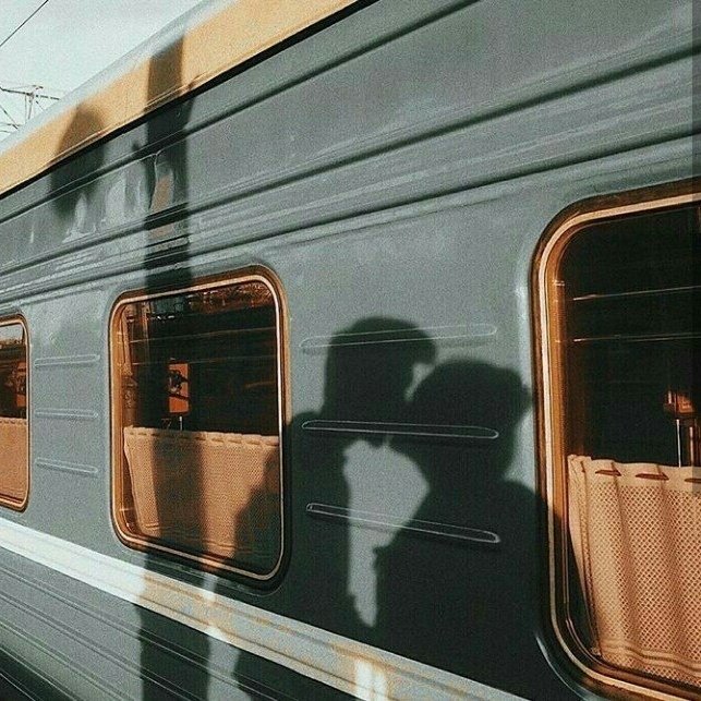 Настроение: ехать, ехать, ехать... 
И высадиться где-нибудь у моря.