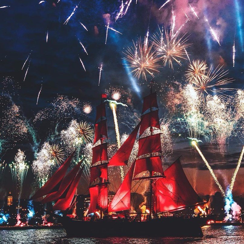 В Петербурге прошёл праздник выпускников «Алые паруса»

Это просто космос