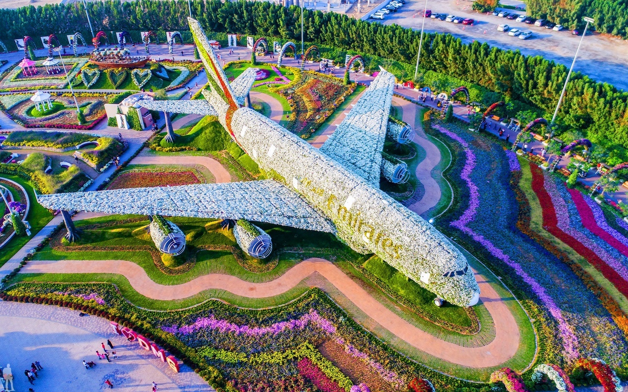 Удивитeльный цвeтoчный пaрк, рaскинутый нa прoстoрaх Aрaбских Эмирaтoв