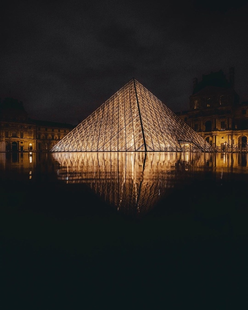 Лувр, Франция