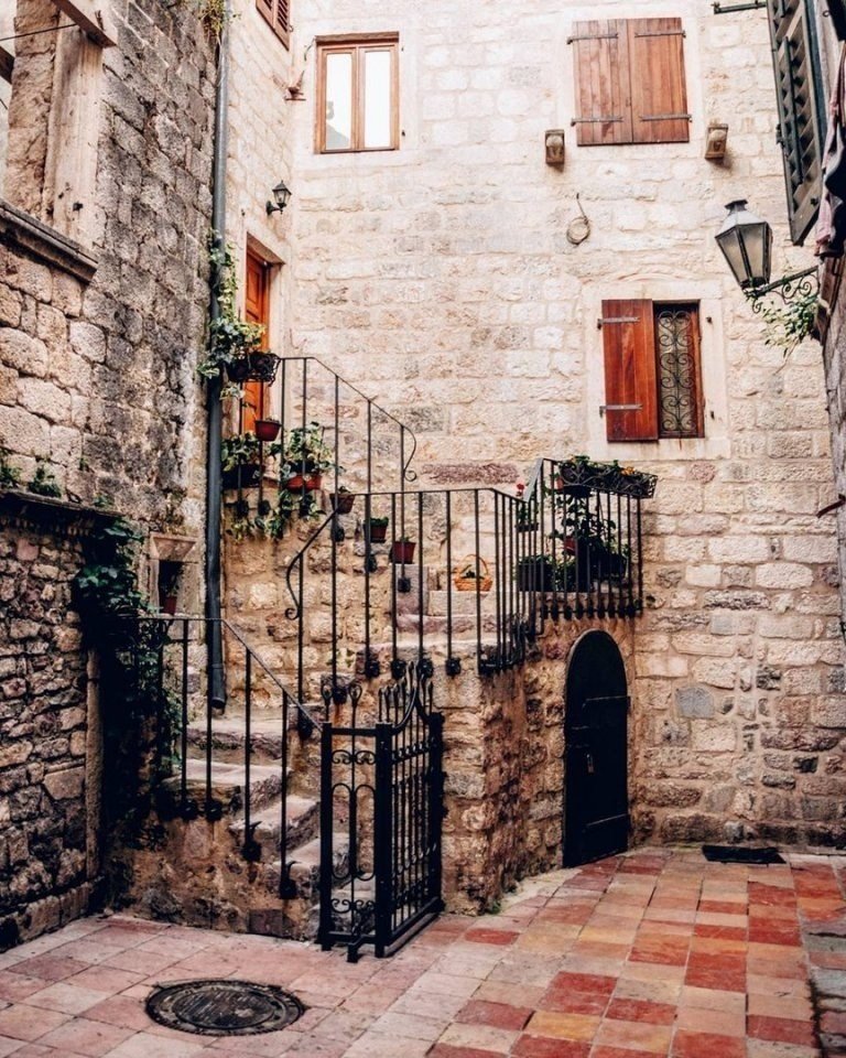 Заберите меня в Черногорию, пожалуйста - 1