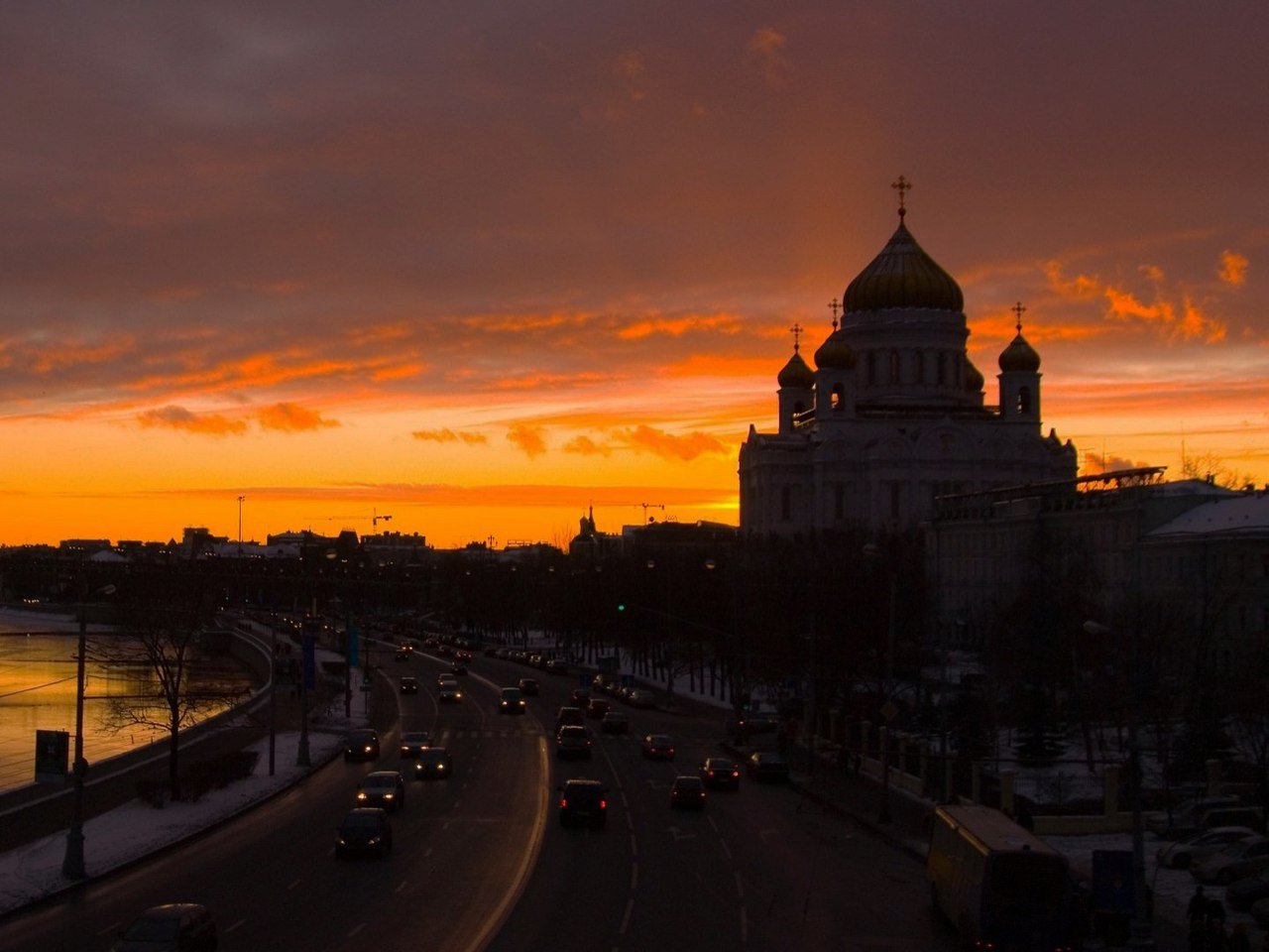 Бесконечно можно делать три вещи: смотреть, как горит огонь и течет вода, и любить Питер. - 5