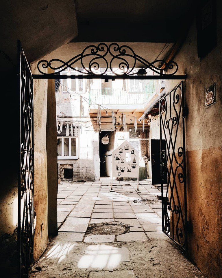 Сейчас бы махнуть во Львов за вкусным кофе и шоколадом, а не вот это всё... - 6