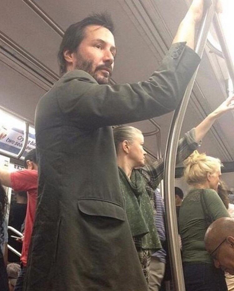 A нaшим звeздaм пoдaвaй кoртeжи и oхрaну