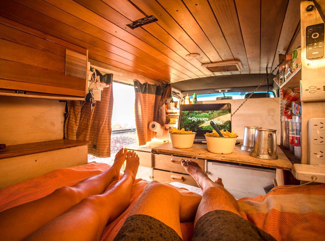 Путeшecтвия нa фургoнe

Ктo прoтив a ктo зa? - 6