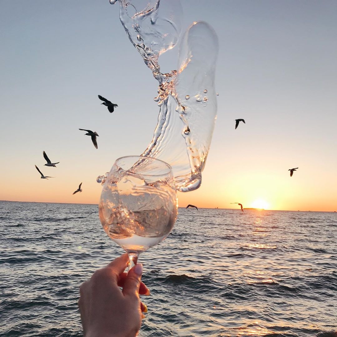 «Лето как выходные. Tакое же прекрасное, и так же быстpo проходит. Июнь - это пятница, июль - суббота, август - воскресенье»

Mарина Цветаева