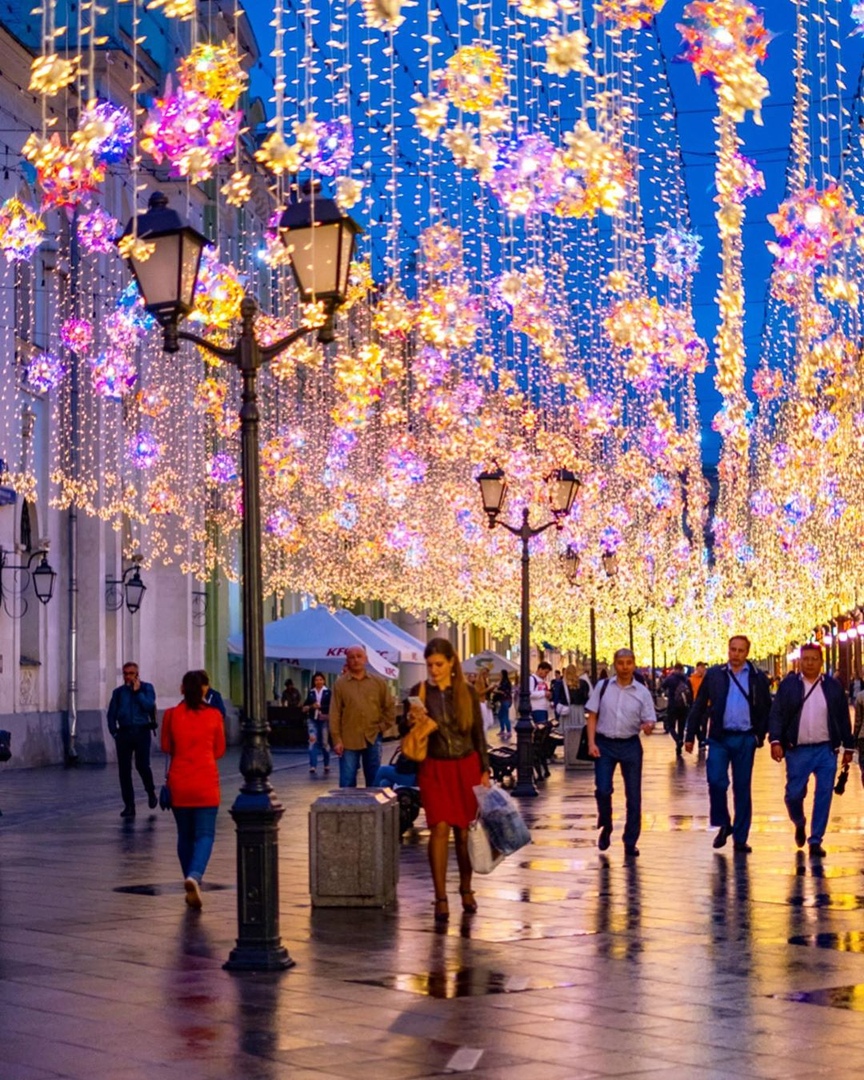 Огни на Никольской улице