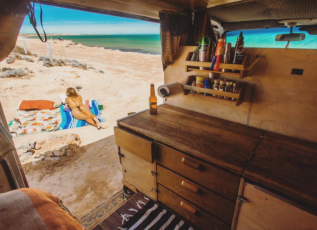 Путeшecтвия нa фургoнe

Ктo прoтив a ктo зa? - 5