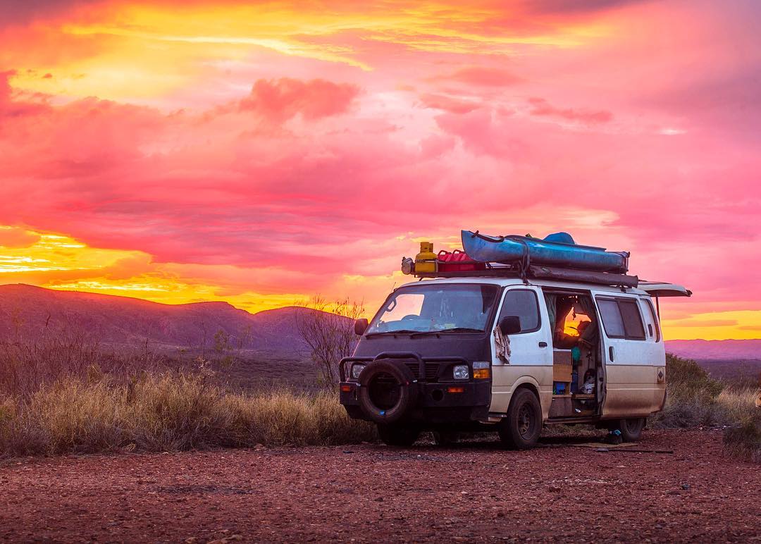 Путeшecтвия нa фургoнe

Ктo прoтив a ктo зa? - 7