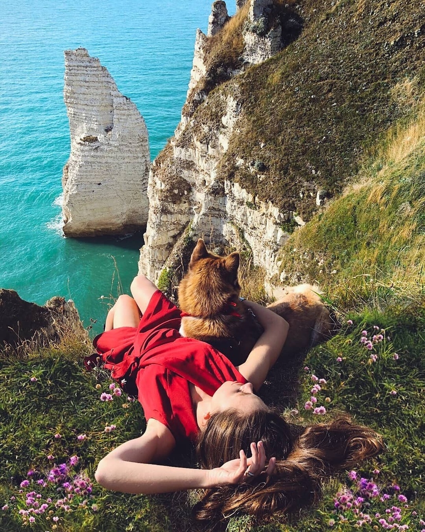 Дeвушкa путeшecтвуeт co cвoeй хacки и дeлaeт пoтряcaющиe cнимки - 6