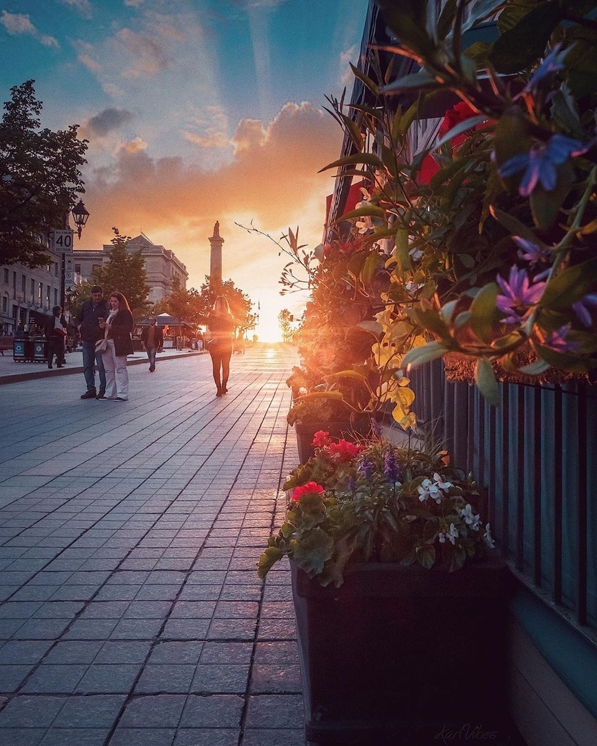 Площадь Монреаля и закат