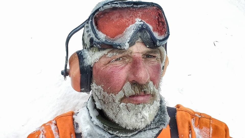 На планета.ру организовали сбор средств на съемки документального фильма “Пётр Волков” о голландском экологе Питере ван дер Вольфе. Питер родился в Нидерландах, но с 2003 года живёт на острове Сахалин. Всё это время он спасает и выхаживает животных, 