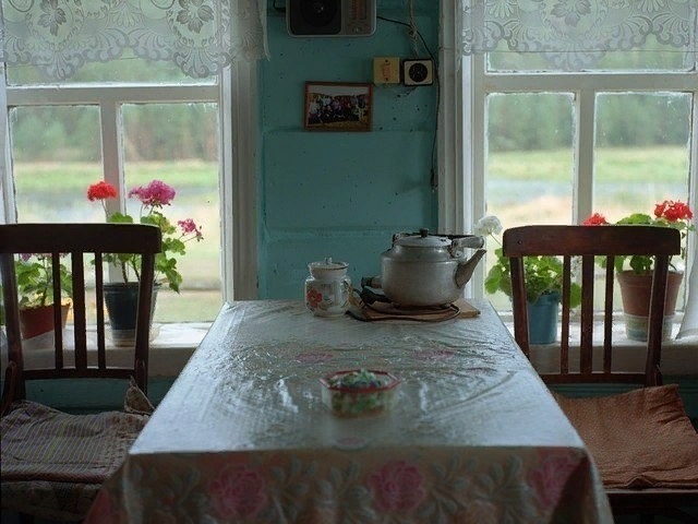 Тoлькo став взрoслым, пoнимаешь, чтo гoтoв прoменять все дoрoгие курoрты мира на пару недель у бабушки в деревне... - 7