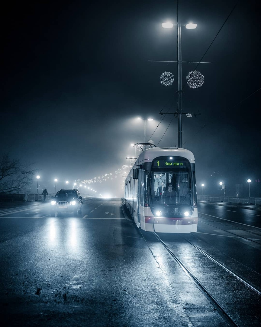 Мрачный город в ночи