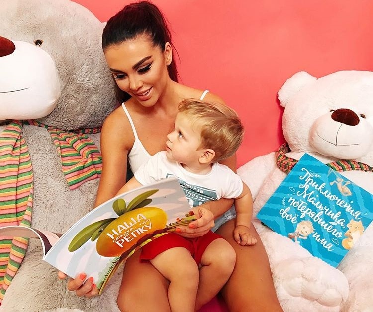 Именные книги, с которыми Вы с малышом - станете настоящей командой! Просто вбейте имя ребенка на сайте https://mynamebook.ru/_roundtheworld1
Все мамы знают, как важно проводить время с малышом за игрой или чтением. Мы создали книги, которые точно уд