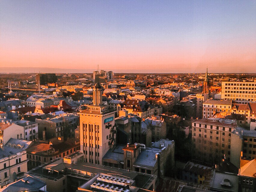 Рига, Латвия. Вечер переходит в ночь.