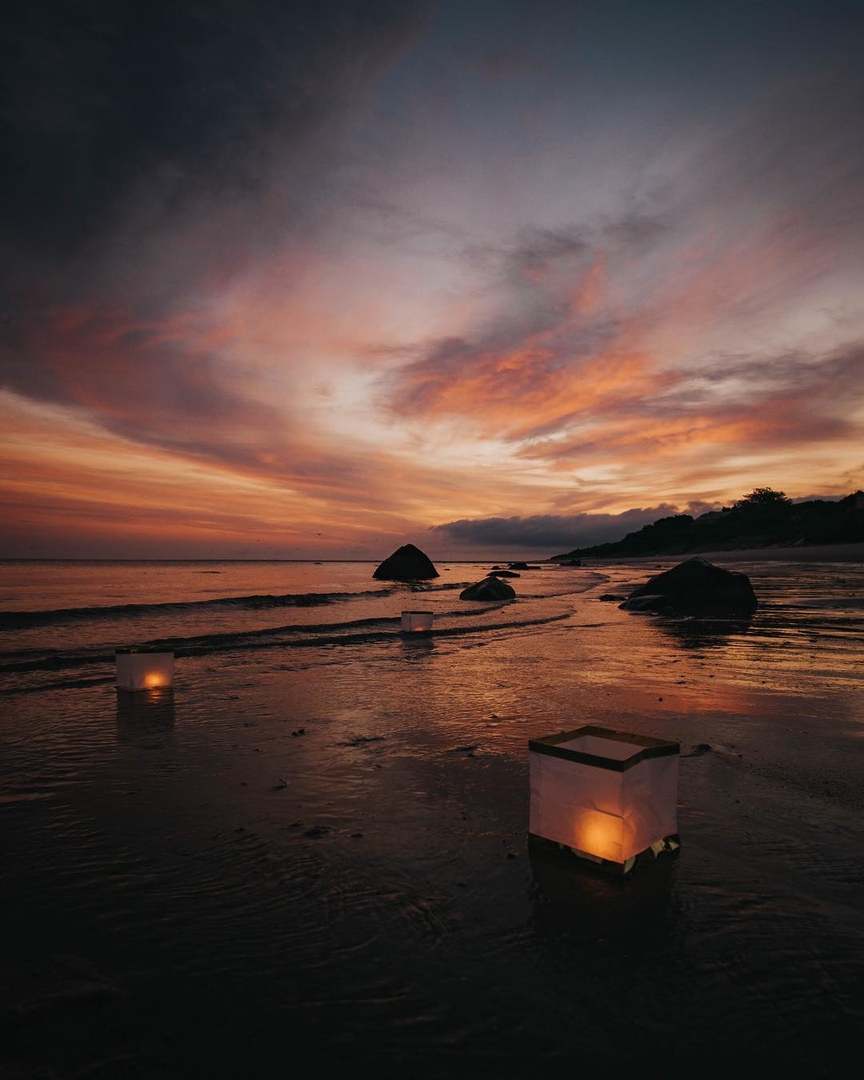 Чудесный закат на берегу