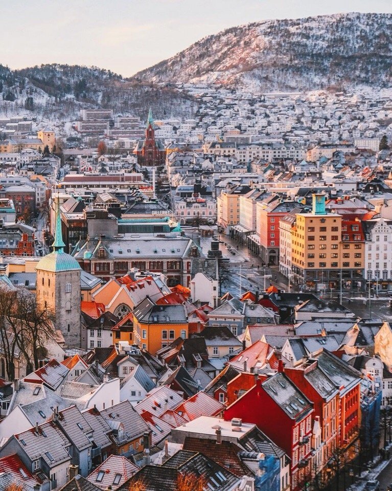 Яркий городок Берген, Норвегия