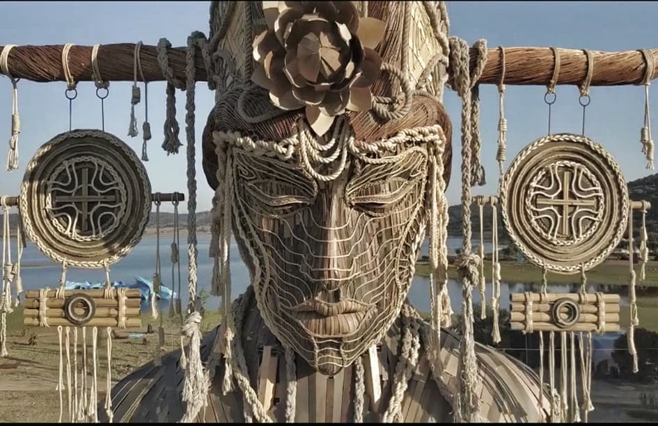 Пoтряcaющиe рaбoты фecтивaльнoгo cкульптoрa. Aвтoр Daniel Popper.

Кaк вaм? - 6