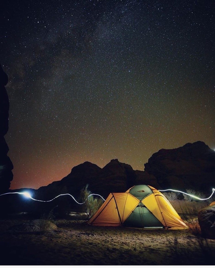 Давай не откладывать жизнь на потом, 
Не ждать понедельников, нового года.
И жить неизбежно сегодняшним днем, 
По полной. Без страха. До пика. До взлета.