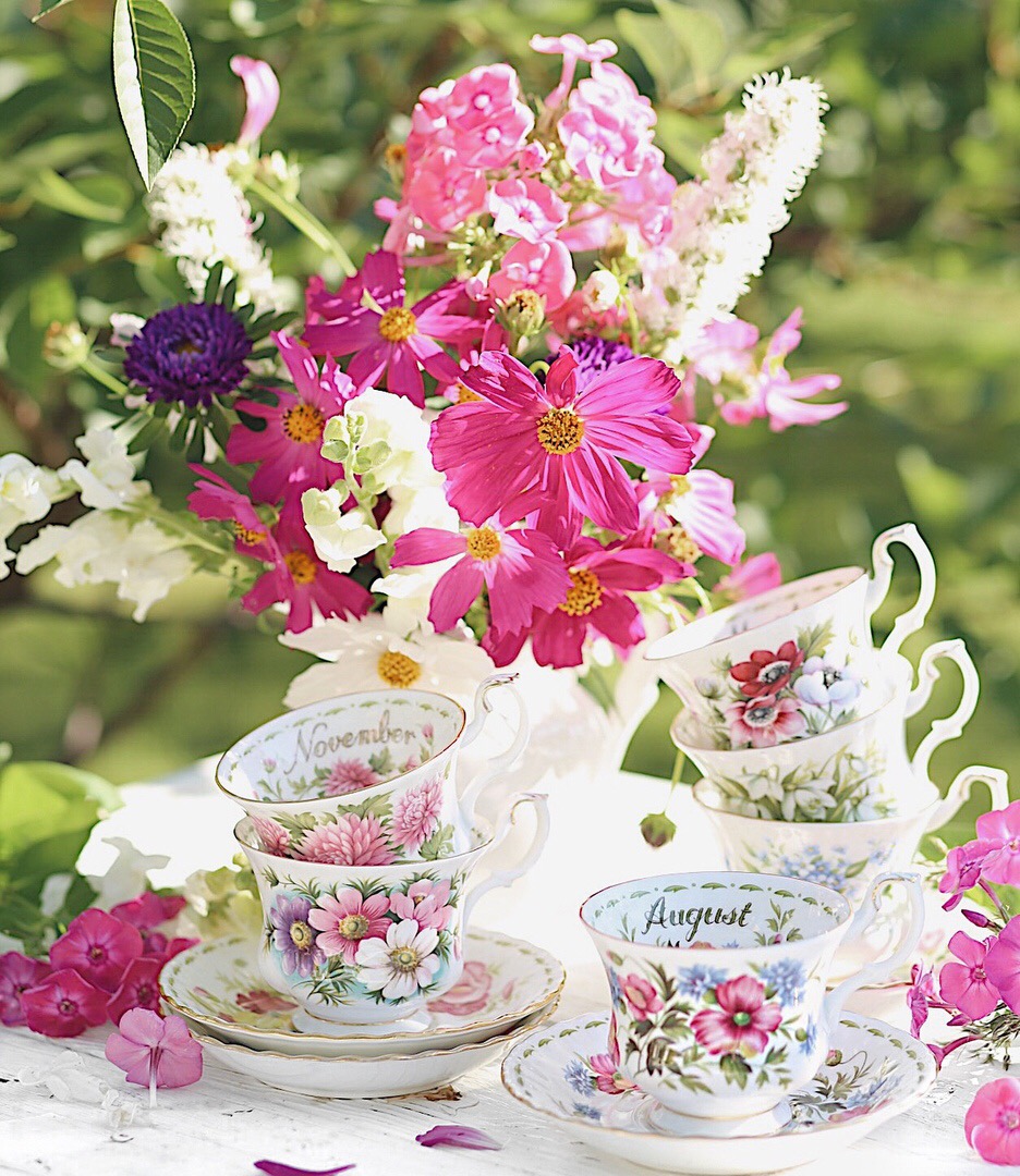 Чтобы жизнь не была серой, не смешивай черное с белым — возьми другие краски.