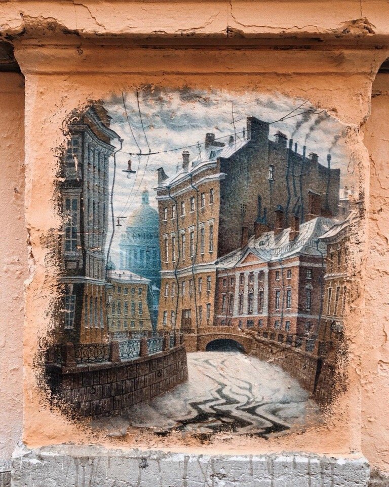 Вот такие фрески живут на стенах в переулке Радищева, Питер - 3