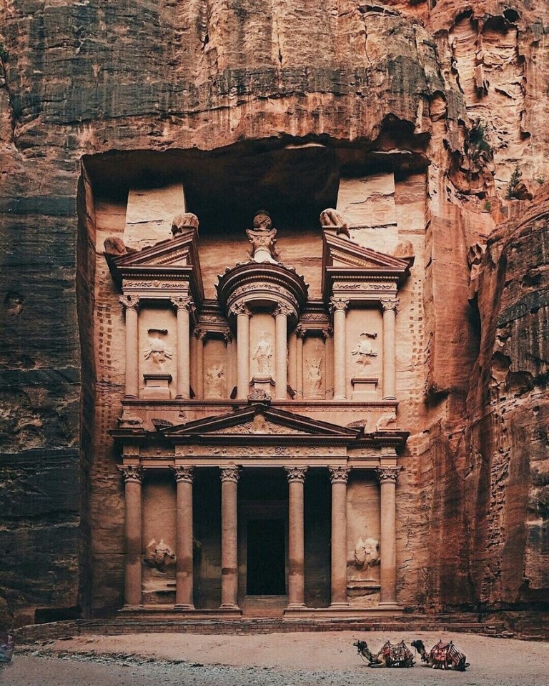 Древний город Петра в Иордании