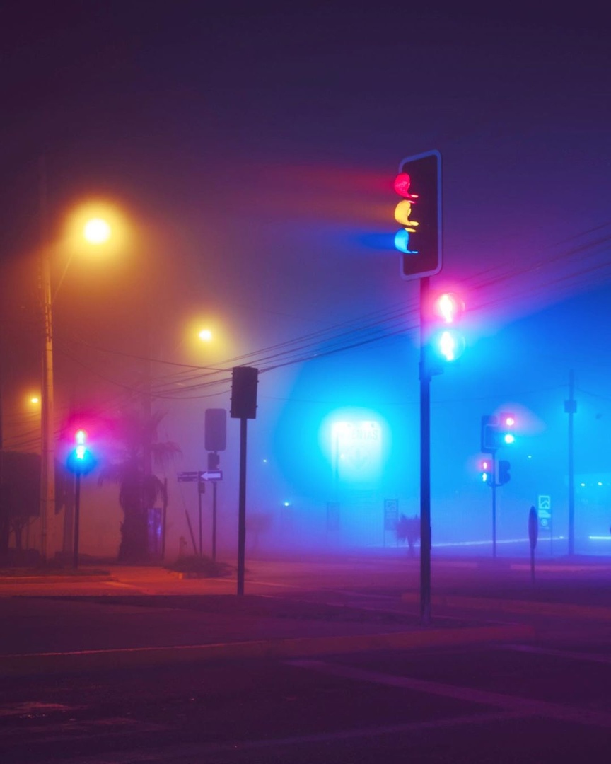 Город в неоновой ночи