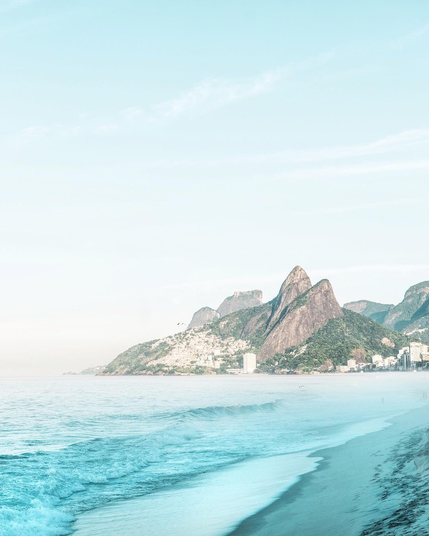 Когда мы окружаем себя хорошими людьми и добрыми мыслями – жизнь начинает меняться в лучшую сторону.