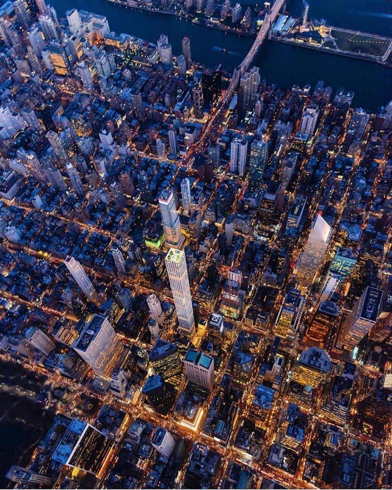 Большое Яблоко ночью