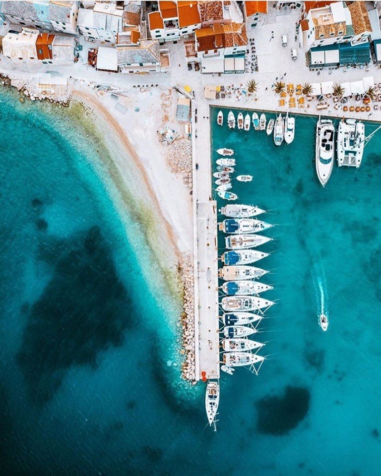 Примоштен - город на берегу Адриатического моря, Хорватия