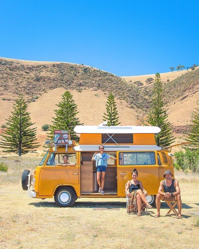 Друзья бросили все и отправились колесить по Австралии на фургончике - 6