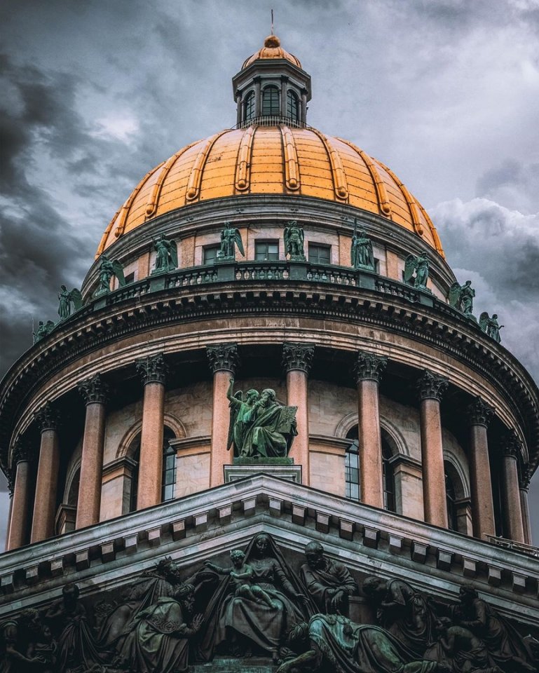 А, может быть, в Питер, и всё образуется...