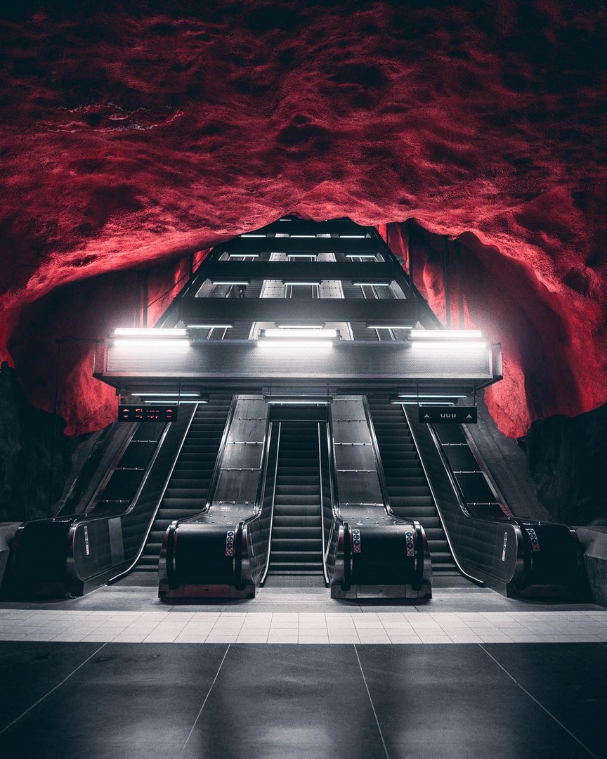 Метро бывает и таким