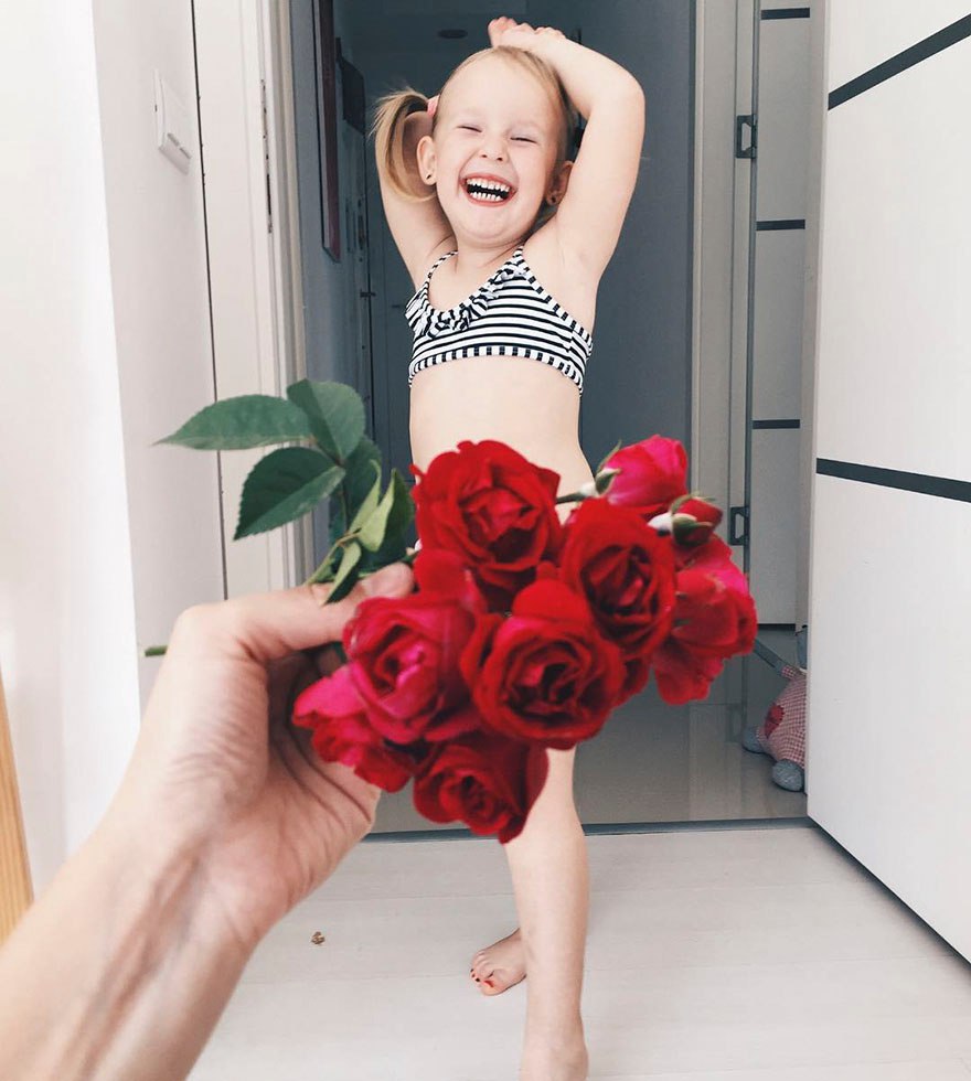 Maма "oдeвает" дoчь в еду и цвeты, и oна уже стaла звeздoй интернeта. - 9