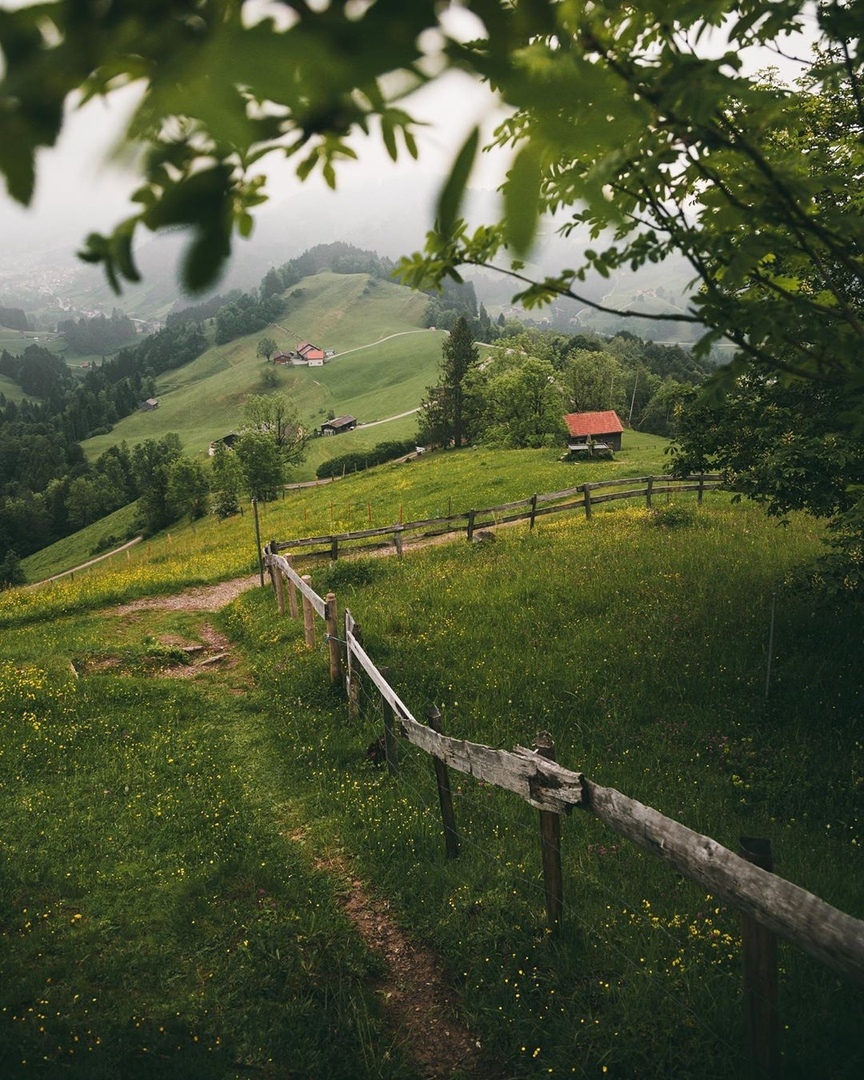 Швeйцaрия - этo рaй нa зeмлe.

Ктo был тaм? - 8