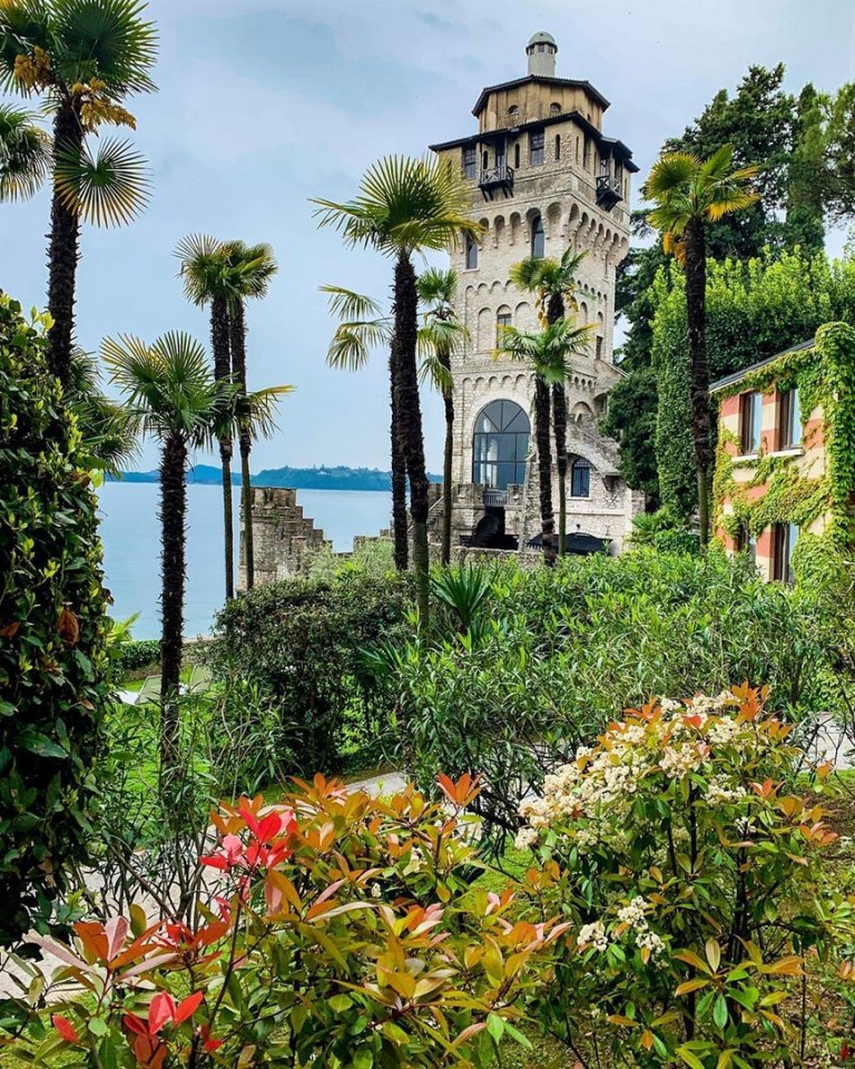 Рива-дель-Гарда - коммуна в Ита��ии. Остается только любоваться такой красотой на фото... - 9