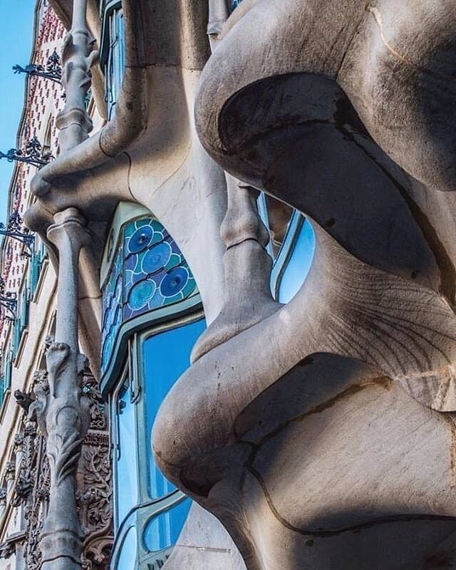 Прекрасные творения великого Гауди - 6