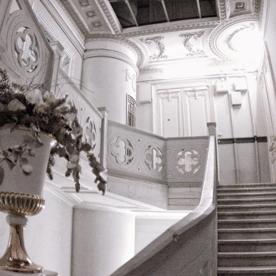 Вот почему в Питере парадные, а не подъезды 