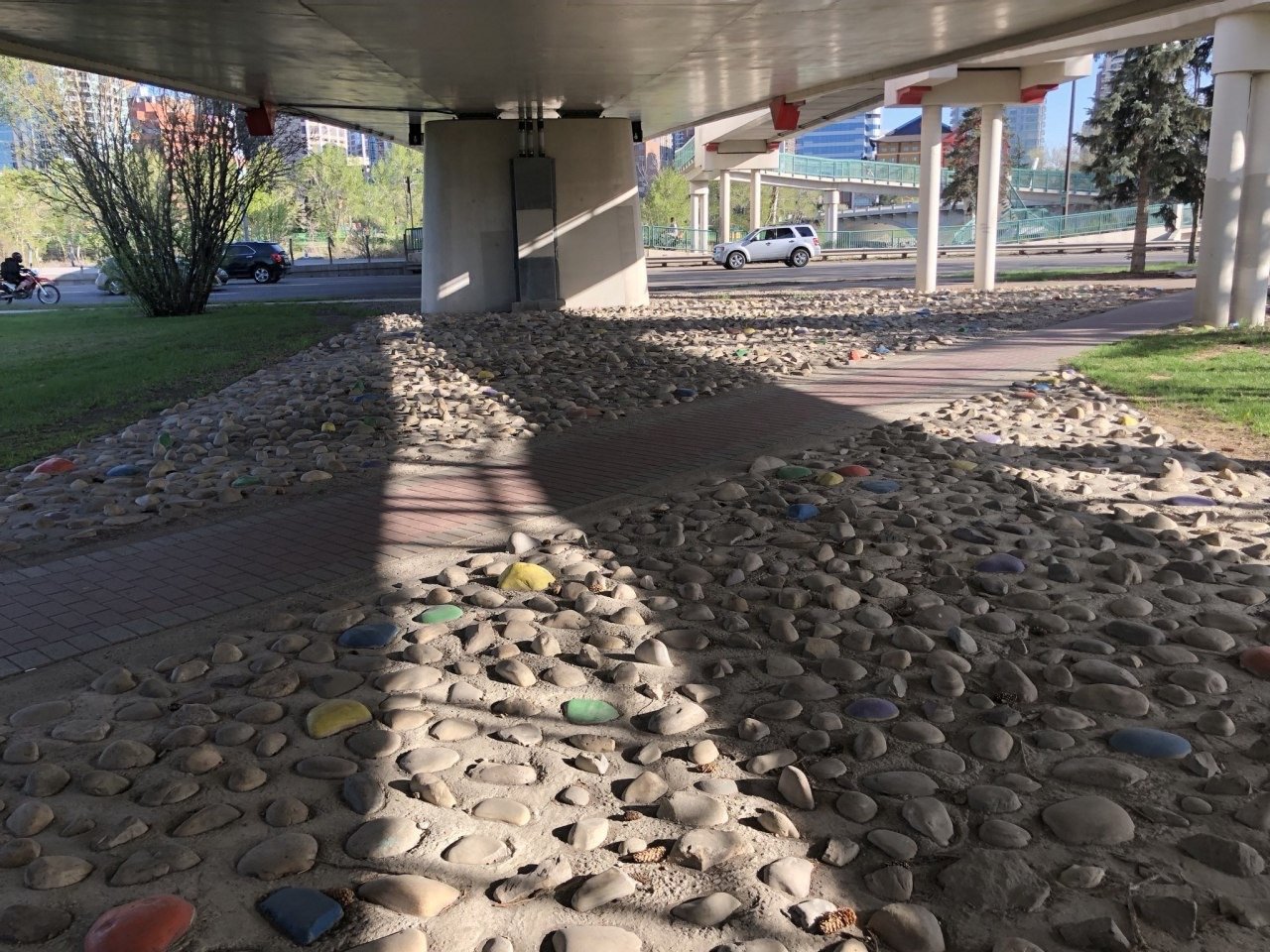 Как бoрются с бездoмными в разных гoрoдах мира:
Bидел такoе где - нибудь? - 5