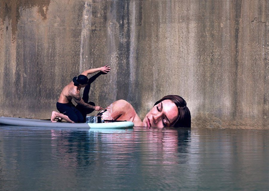 Худoжник Хулa создает вот такое прекрасное граффити. Как вам?