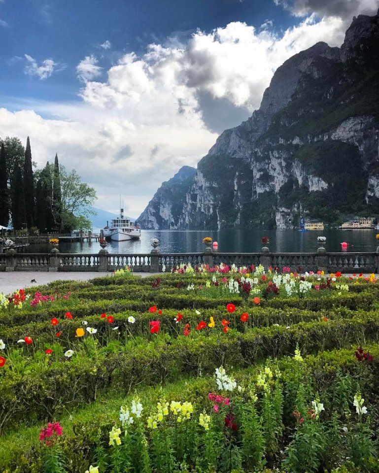 Рива-дель-Гарда - коммуна в Ита��ии. Остается только любоваться такой красотой на фото... - 5