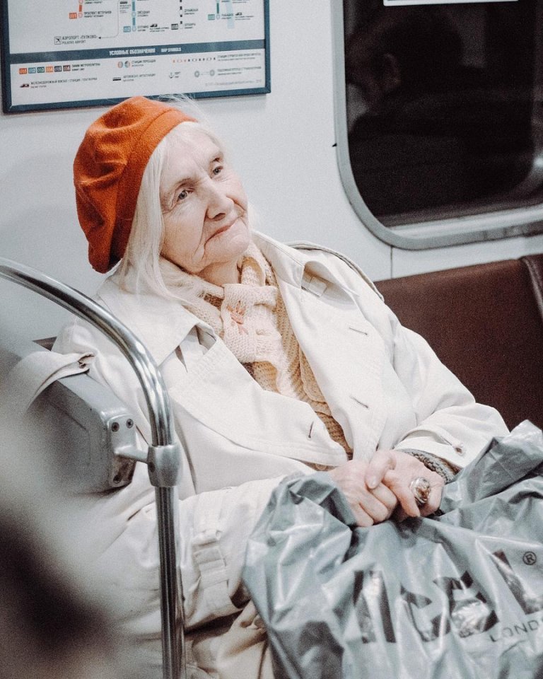 Петербургские дамы почтенног�� возраста в фотопроекте oldpeoplespb