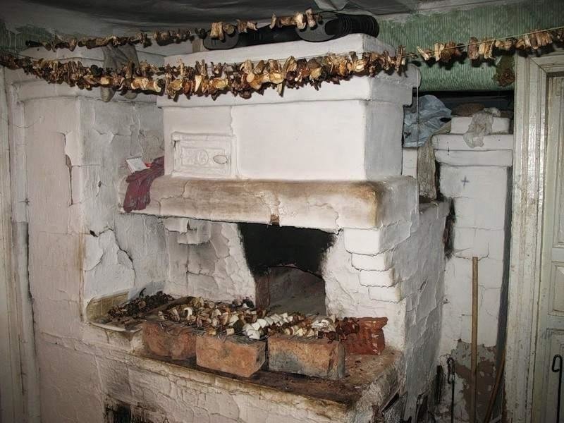 Деревенские избы с русскими печами как напоминание о лучших днях нашей жизни...