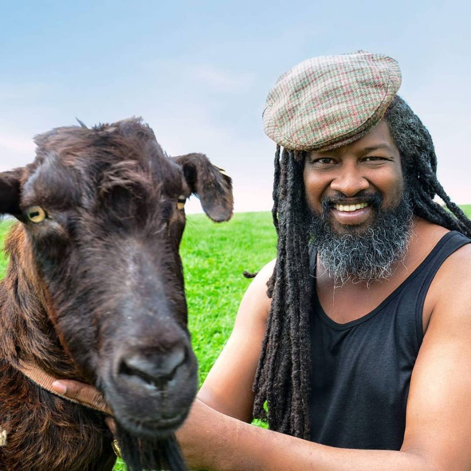 Ирландские фермеры решили не��ного потеснить австралийских пожарных и выпустили свой вариант календаря с животными - 5